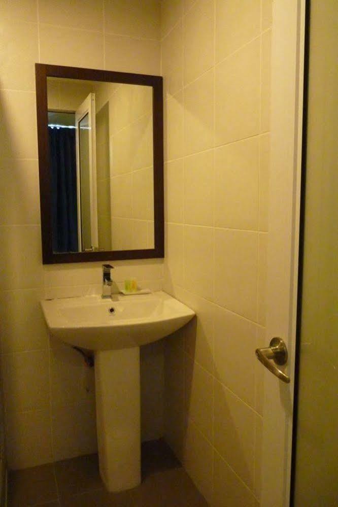 Transit Hotel Labuan Bagian luar foto